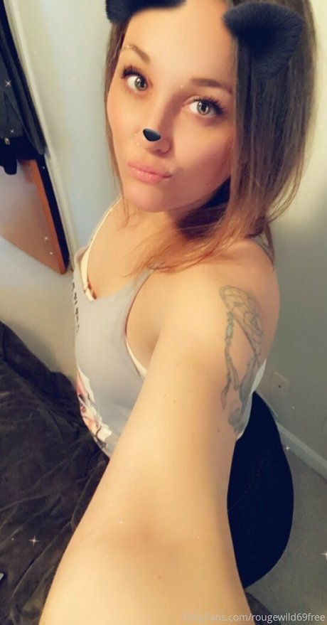 rougewild69free naked model picture