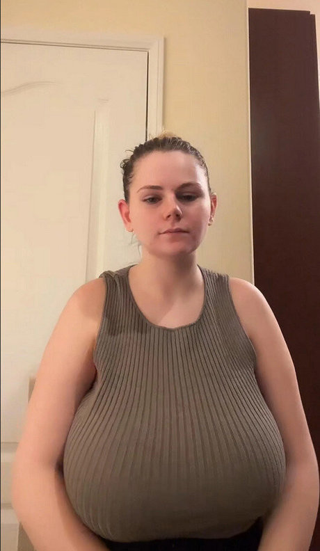 Emspensiveemily pornstar free image