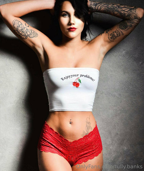 tully banks model erotic pictures