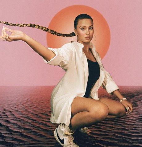 Tori Kelly porn model pic