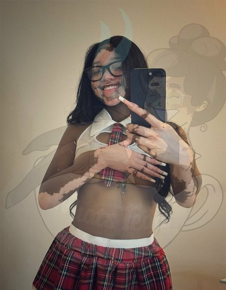 Curiousiteaaa star high quality pic