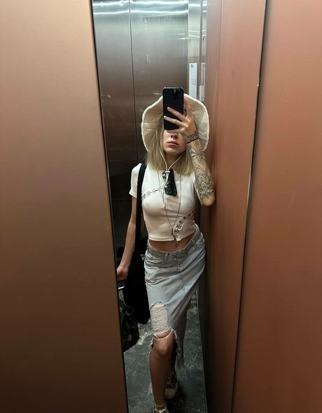 Gensyxa Twitch sexy model pics