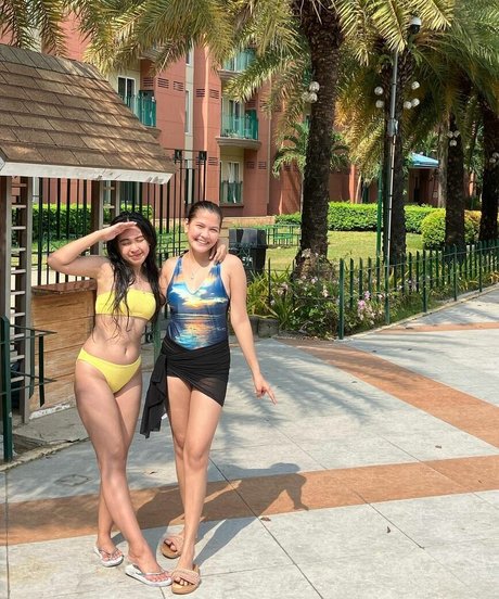 nininplays model exclusive photo