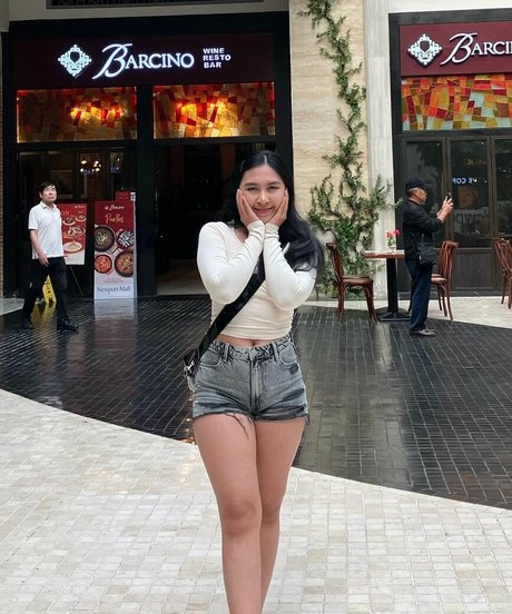 nininplays model exclusive photos