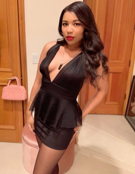 Mica Burton perfect model img