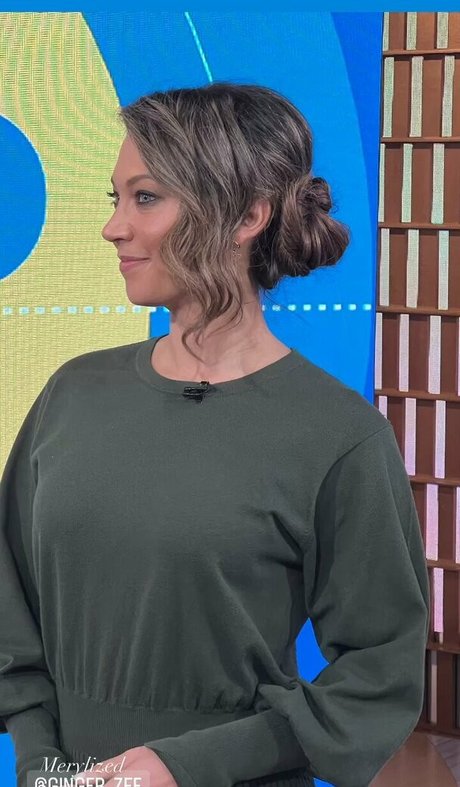 Hot News Weather Babes star porn picture