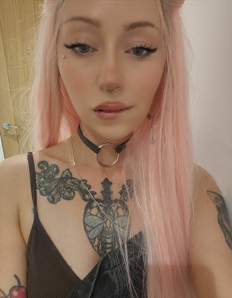 Almalexia model art gallery