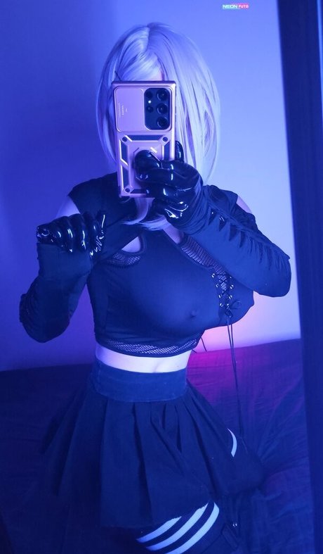 neonfuta naked model pic