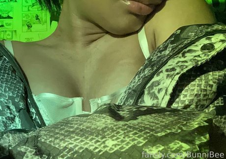 BunniBee model pretty images