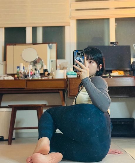 Heeheemoon model beautiful picture