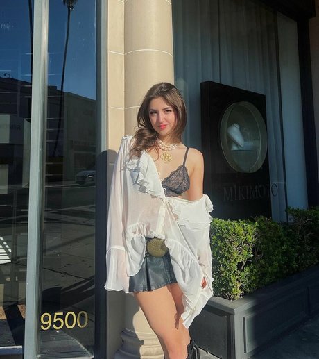 Sophie Silva pretty model img