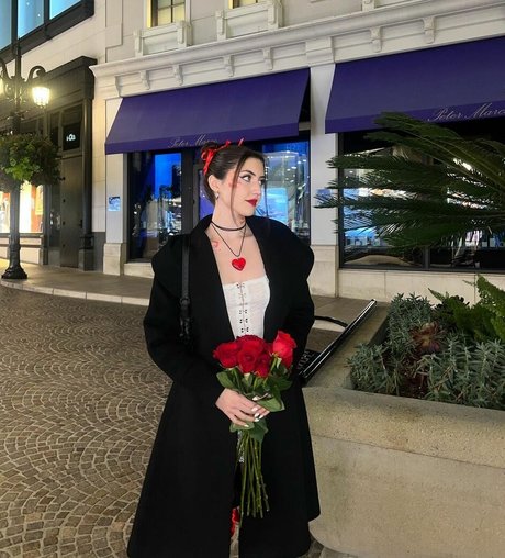 Sophie Silva star art photos