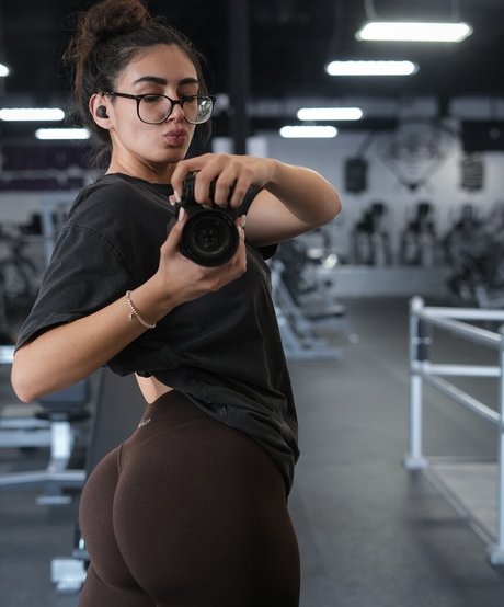 flexwness model adult pics