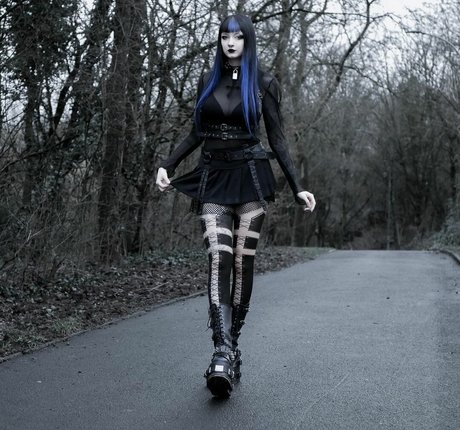 CreepyCassy beautiful model picture