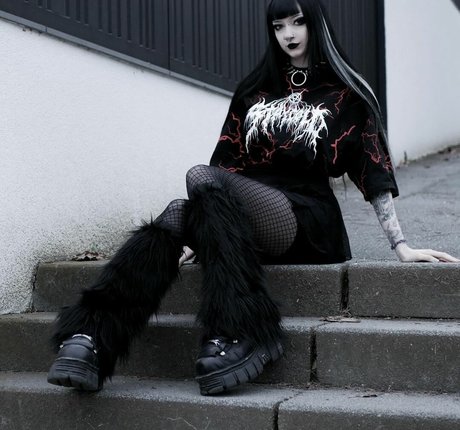 CreepyCassy pornstar sexy picture