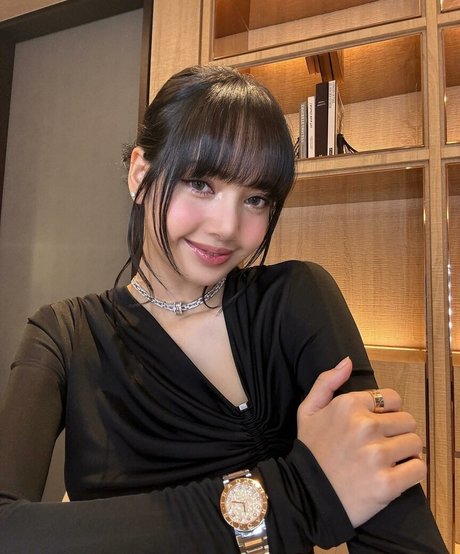 Lisa Blackpink naked star archive
