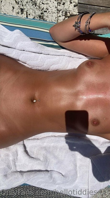 josswrld exclusive model picture