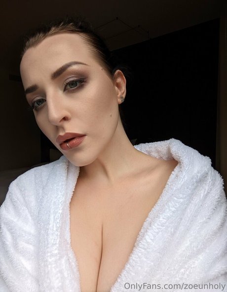 zoeunholy high quality pornstar images