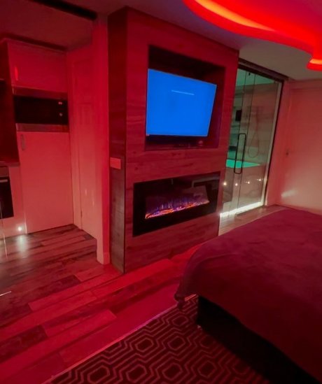 Lily Mcalpine model naked img