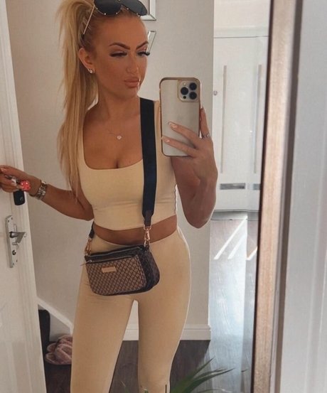 Lily Mcalpine star beautiful pic