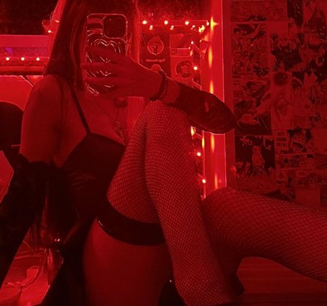 Delusionalsh0ne high quality actress pic