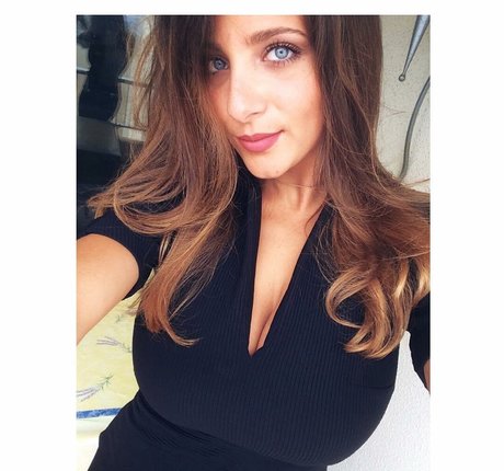 Cleo Bracchi model free galleries