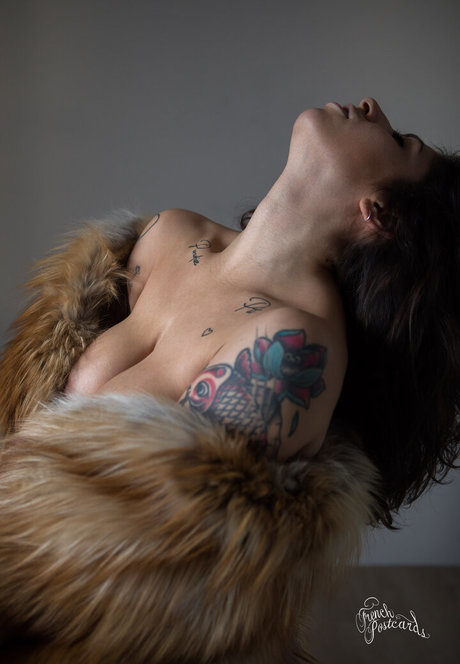 Sara Noli model erotic photo