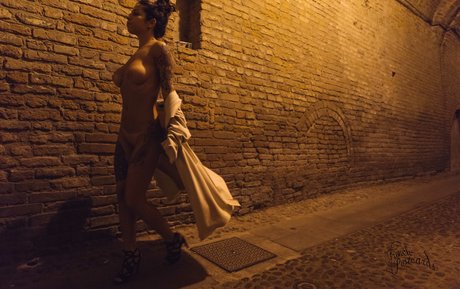 Sara Noli naked star gallery