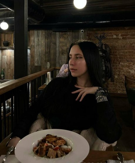 kira lovely hd star photo