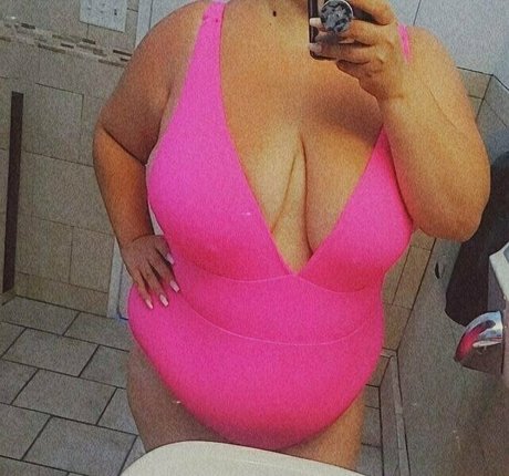 curvymama2020 pornstar adult pic