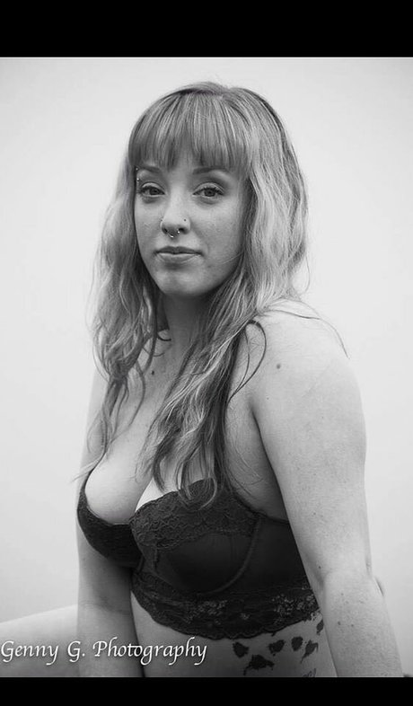 HotwifeAly star top archive