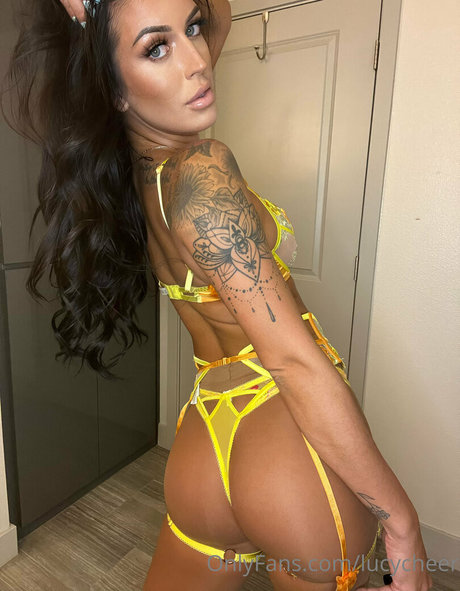 lucymomma pretty model image