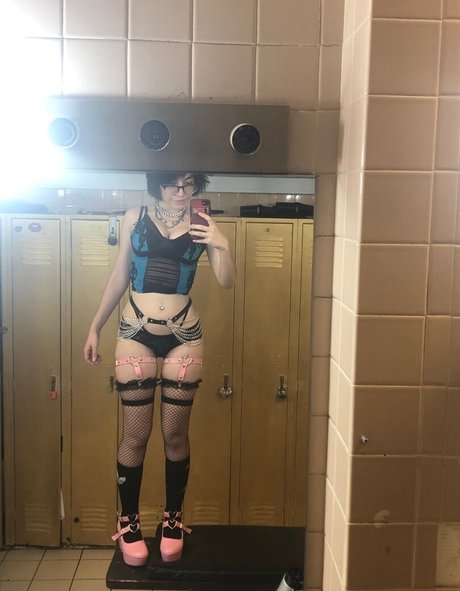 leez_____ adult star pic