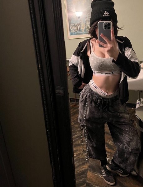 leez_____ naked star galleries