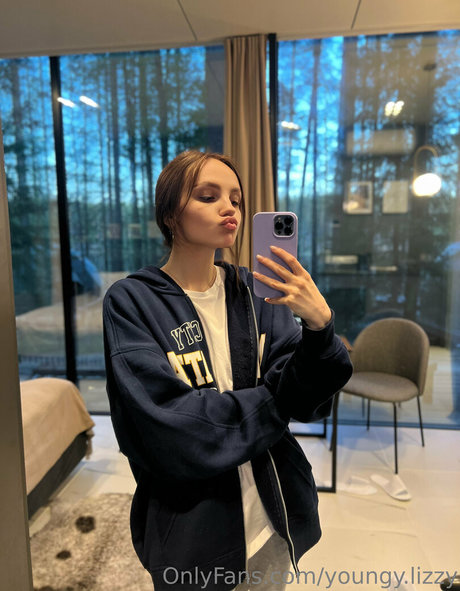 youngy lizzy pornographic star img