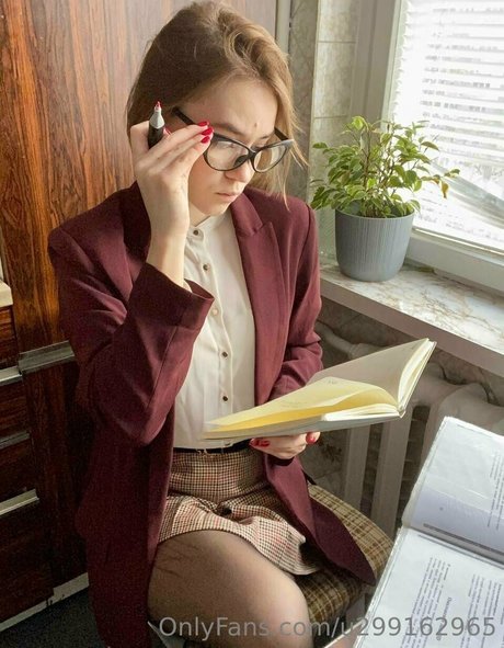 viva magenta star art pics