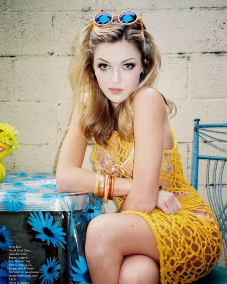 Lili Simmons free pornstar img