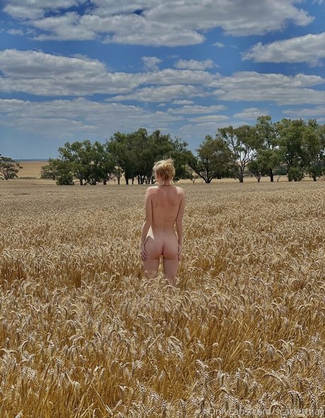 scarletttjay pretty star photo