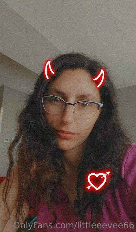 littleeevee66 art model pictures