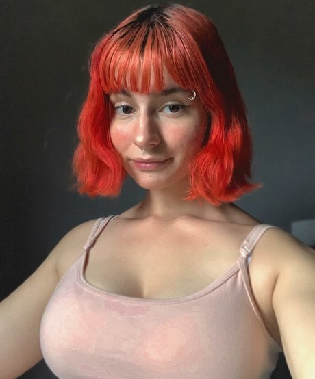 Giovana Gomes erotic actress gallery