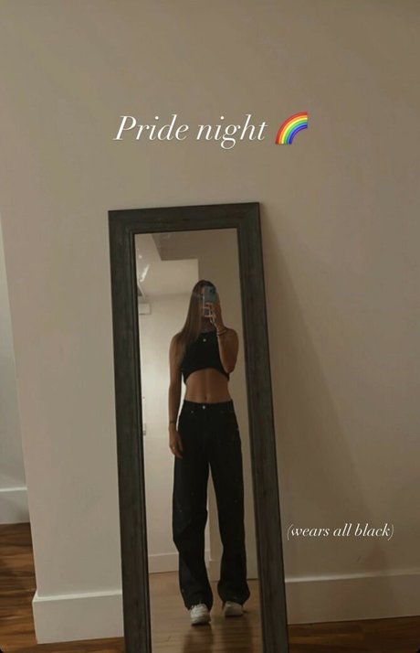 kailanovak hot star images