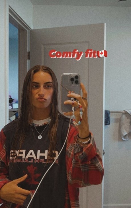 kailanovak adult model picture