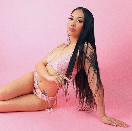 wetaja adult actress gallery