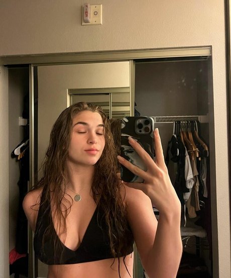 andrea posnerrr beautiful actress pics