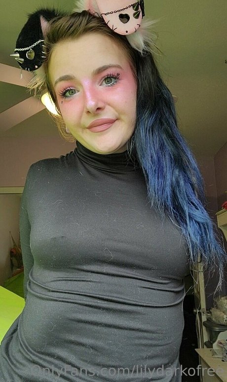lilydarkofree porn model photo