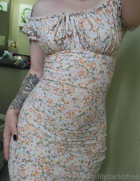 lilydarkofree free model pictures