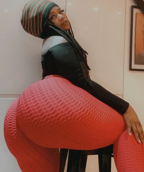 Lorraine Lionheart xxx star photo