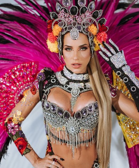 Gabi Martins top model pictures