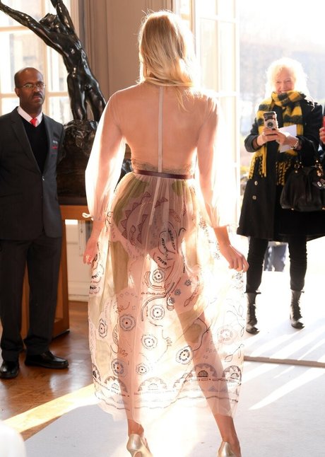 Karlie Kloss art star pics