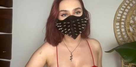 Saint Shinaina nude model photos